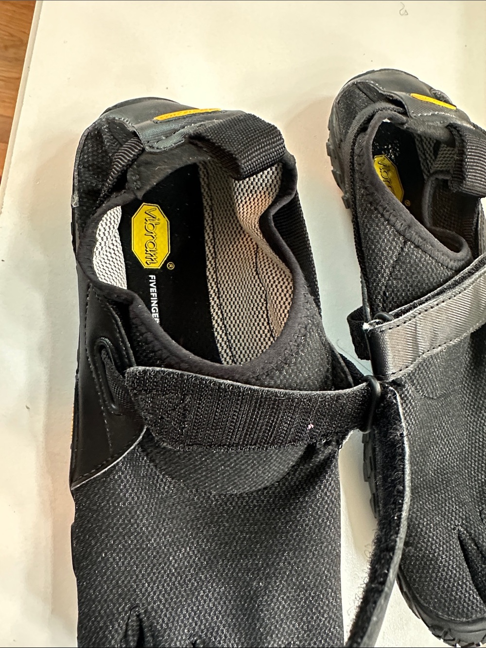 Vibram Black FiveFingers Women’s Toe Shoes - Picture 3 of 3